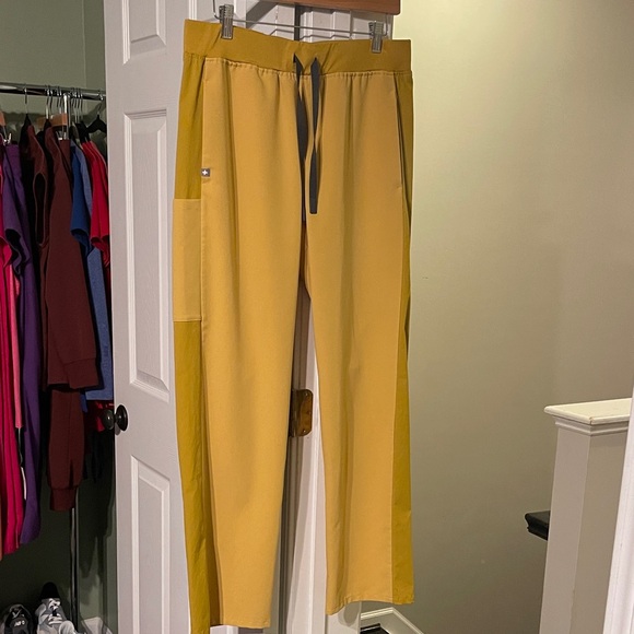 FIGS Light Gold Remix Scrub Trouser Medium EUC - Picture 2 of 7